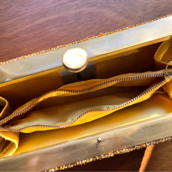 SANTI 🔸 gold herringbone beaded clutch - Picture 10 of 10